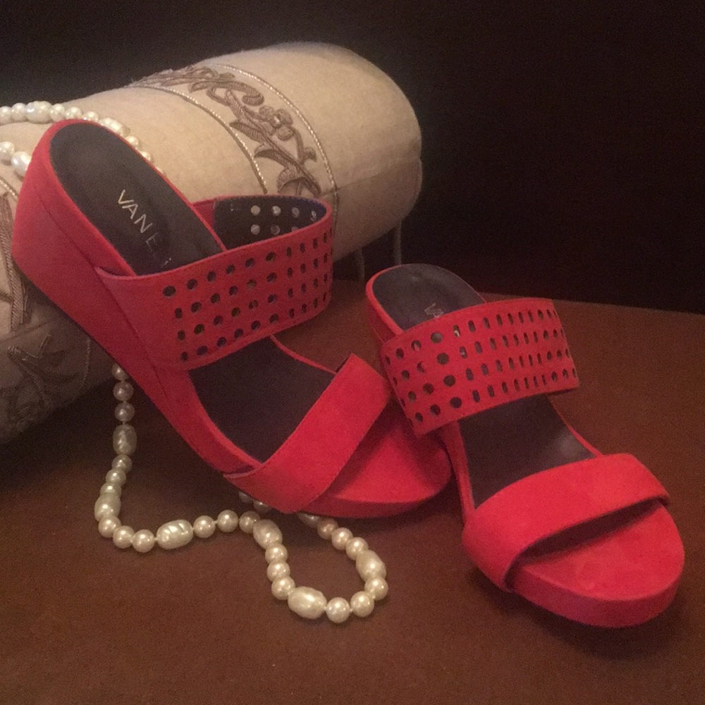Red suede wedge Vaneli sandal. 8M